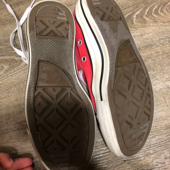 Red converse - Picture 3 of 6